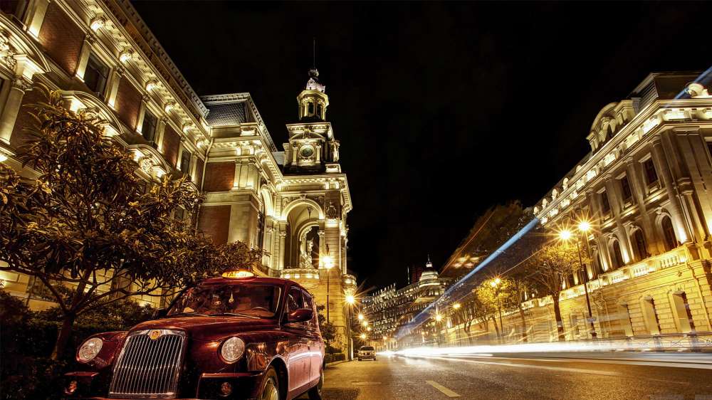 Baku night drive: illuminated routes